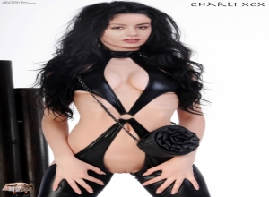 Fake : Charli XCX