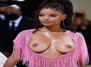 Fake : Halle Bailey